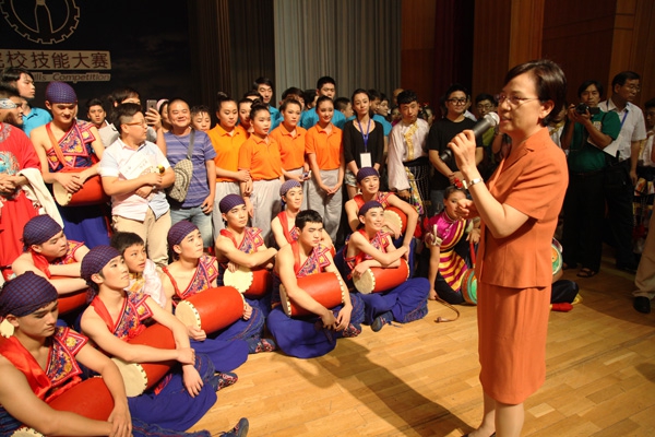 2015年6月30日—7月3日，我院师生演出团赴天津参加全国高职院校技能大赛闭幕式，教育部副